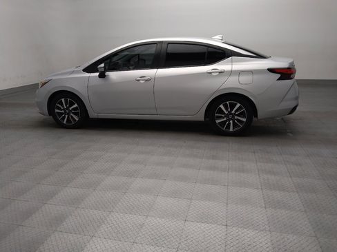 Used 2021 Nissan Versa SV image 3