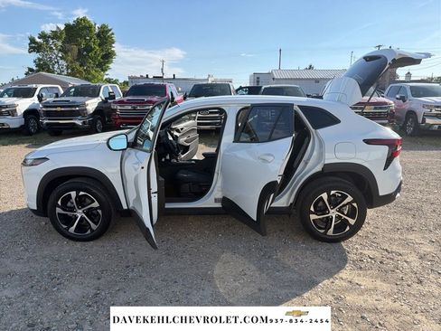 Used 2025 Chevrolet Trax RS w/ Driver Confidence Package FWD image 25