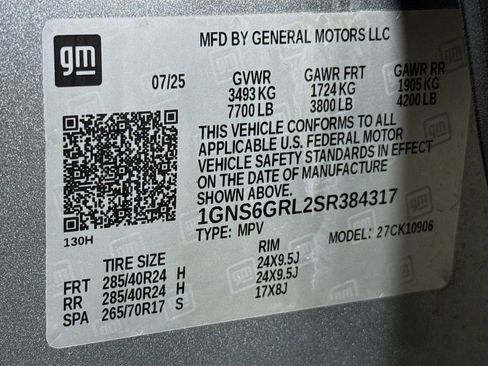 Used 2025 Chevrolet Suburban High Country AWD/4WD image 35