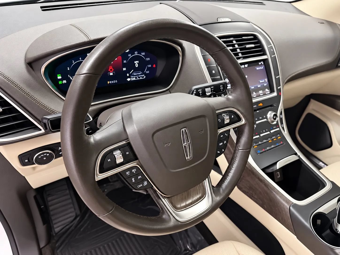 Used 2019 Lincoln Nautilus Reserve w/ Driver Assistance Package FWD image 10