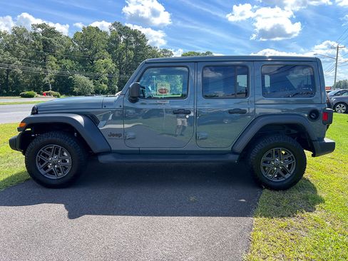 Used 2018 Jeep Wrangler Unlimited Sport S AWD/4WD image 2