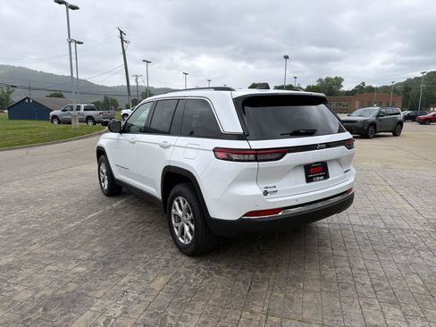 Used 2022 Jeep Grand Cherokee Limited w/ Trailer Tow Prep Group (B) AWD/4WD image 6