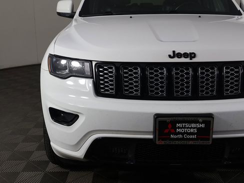 Used 2019 Jeep Grand Cherokee Altitude image 12