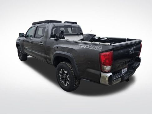 Used 2017 Toyota Tacoma TRD Off-Road image 5