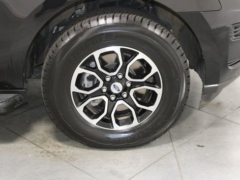 Used 2024 Ford Expedition Max XLT image 13