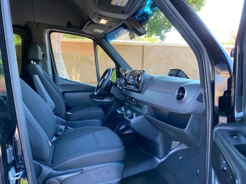 Used 2025 Mercedes-Benz Sprinter 2500 image 40