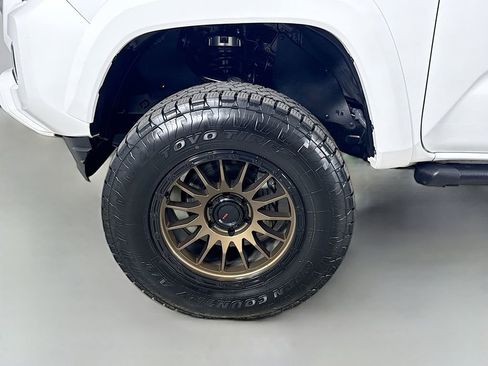 Certified 2022 Toyota Tacoma Limited image 31