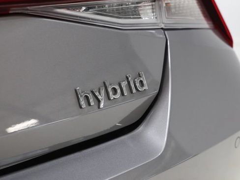 Used 2023 Hyundai Elantra Limited w/ Preferred Accessory Package FWD image 11