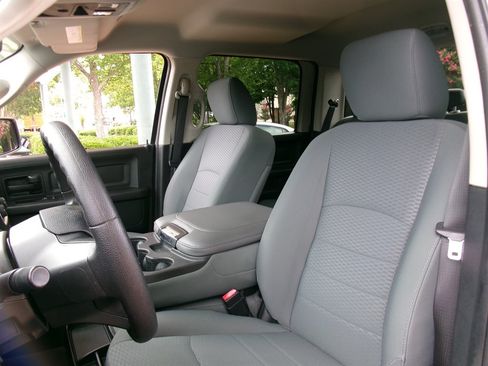 Used 2017 RAM 1500 Express RWD image 16