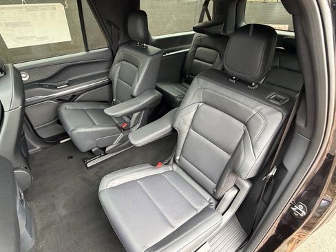 New 2025 Lincoln Navigator L Reserve w/ Jet Appearance Package image 24