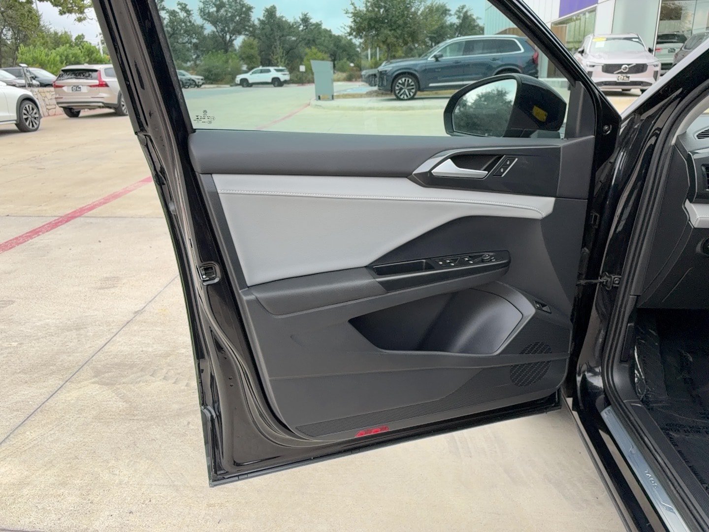 Used 2022 Volkswagen Taos SEL FWD image 11