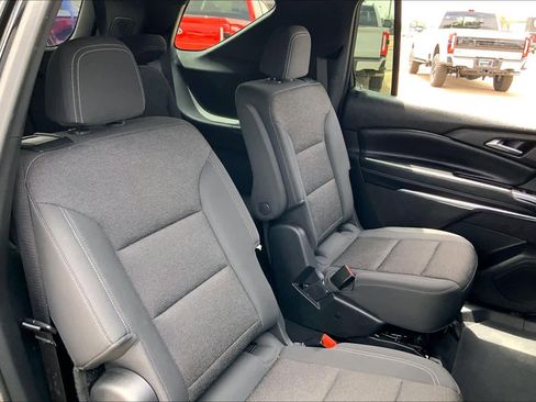 Used 2025 Chevrolet Traverse LT FWD image 20