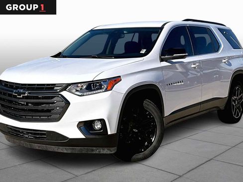 Used 2021 Chevrolet Traverse LT image 1