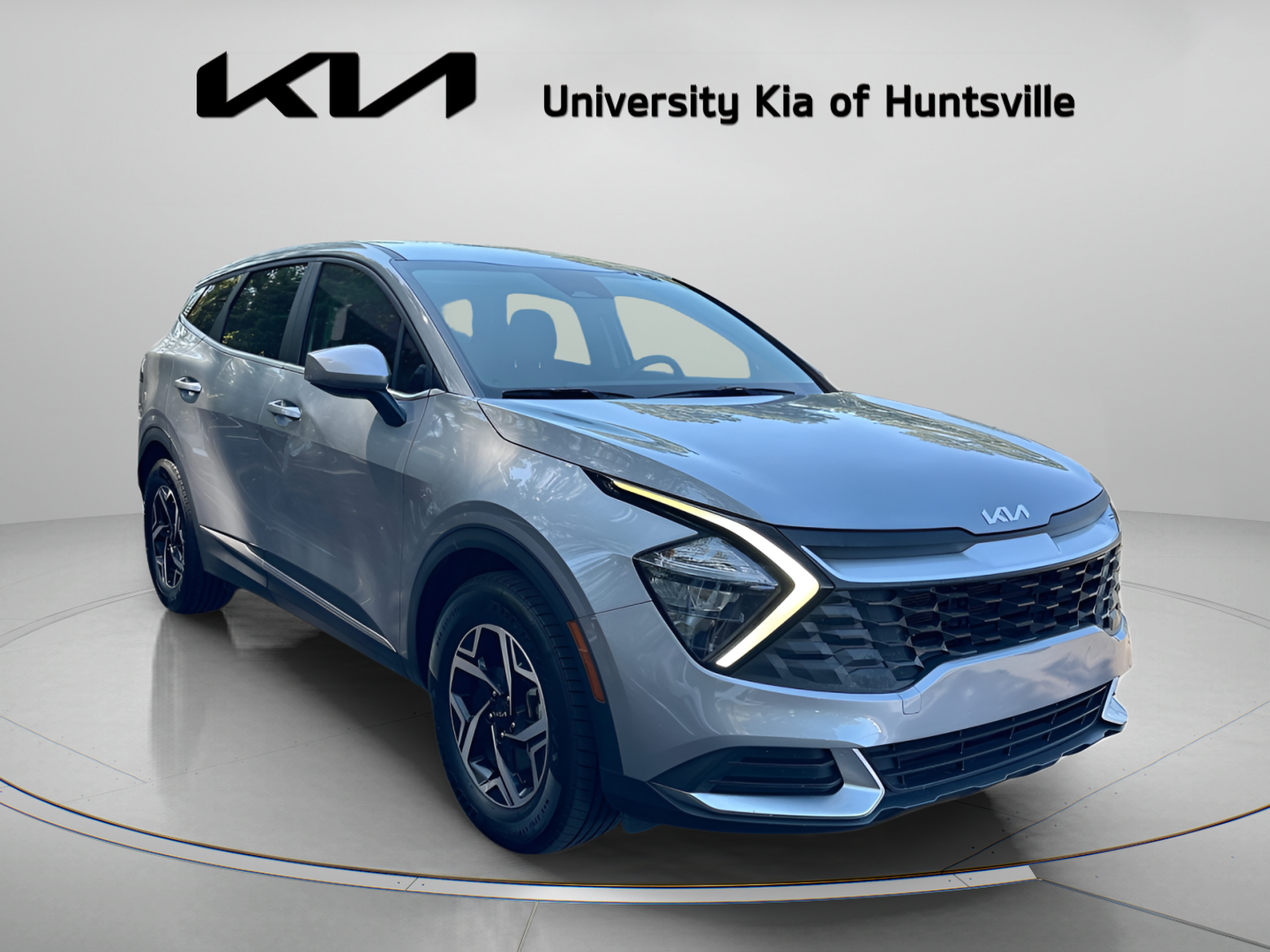 Used 2023 Kia Sportage LX FWD image 2