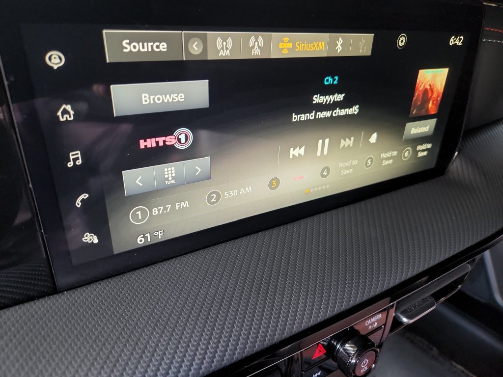 Certified 2025 Nissan Kicks SR FWD image 18