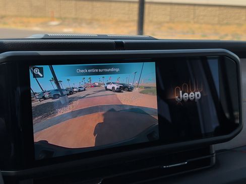 Used 2024 Jeep Gladiator Sport AWD/4WD image 19