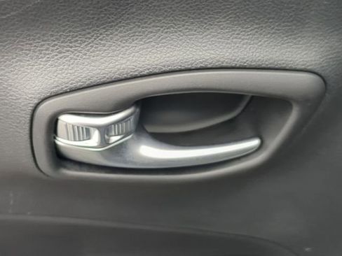 Used 2020 Jeep Compass Sport image 30