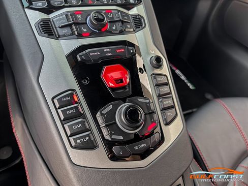 Used 2018 Lamborghini Aventador S image 18