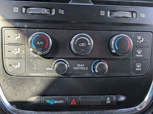 Used 2019 Dodge Grand Caravan SE image 12