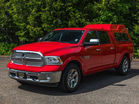 Used 2016 RAM 1500 Laramie w/ Convenience Group AWD/4WD image 4