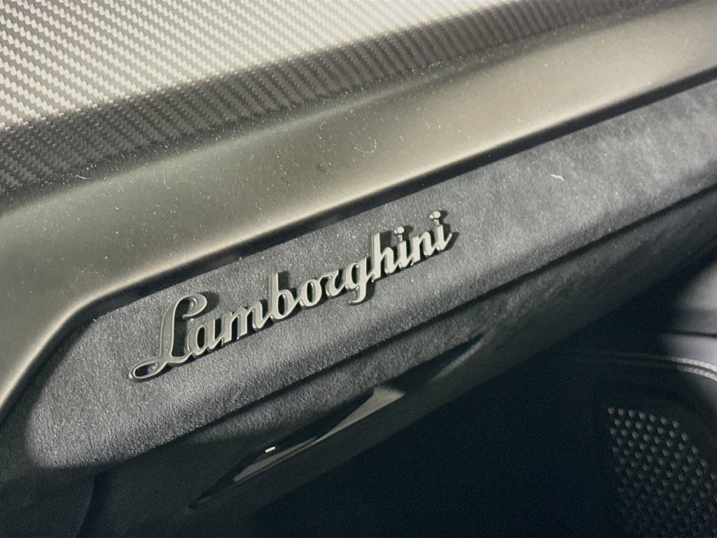 Used 2024 Lamborghini Urus Performante AWD/4WD image 19