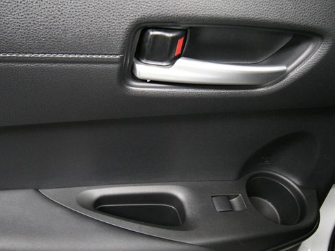 Certified 2022 Toyota Corolla Cross XLE image 22