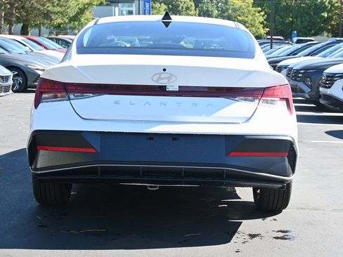 Used 2025 Hyundai Elantra SEL w/ Cargo Package image 6