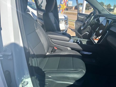 Used 2025 GMC Acadia Elevation image 29