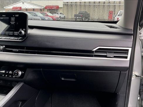Used 2024 Mitsubishi Outlander SE image 15