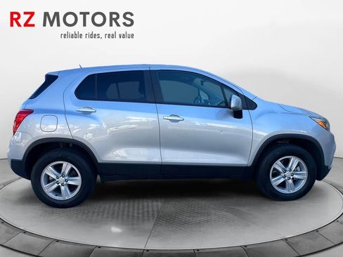 Used 2022 Chevrolet Trax LS w/ Tint and Cruise Package image 6