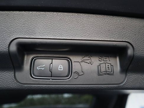 Used 2023 Ford Explorer XLT AWD/4WD image 46