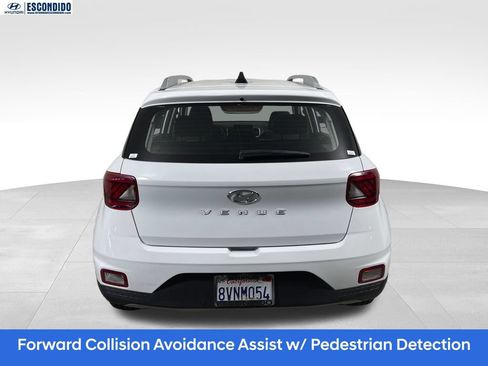 Used 2021 Hyundai Venue SEL w/ Premium Package FWD image 4