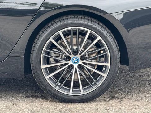 Certified 2023 BMW 530e xDrive w/ Premium Package AWD/4WD image 4