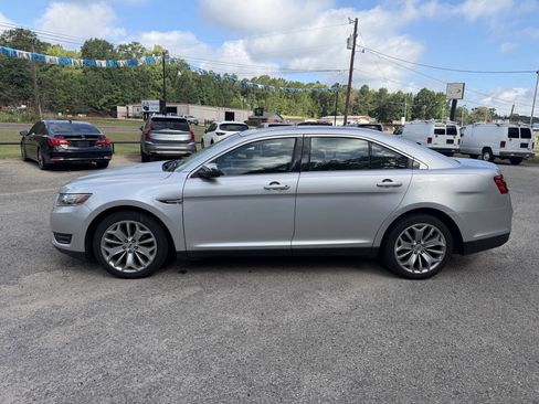 Used 2019 Ford Taurus Limited FWD image 14