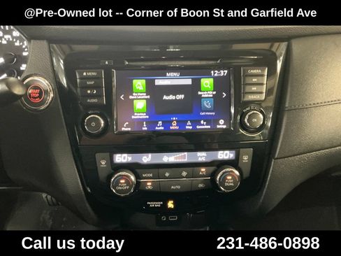 Used 2018 Nissan Rogue SV w/ Premium Package AWD/4WD image 18