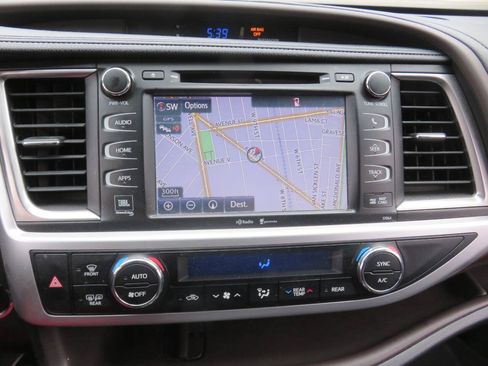 Used 2015 Toyota Highlander Limited w/ Driver Technology Package AWD/4WD image 17