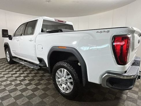 Used 2022 GMC Sierra 2500 SLE w/ SLE Convenience Package AWD/4WD image 4
