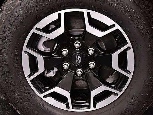 Used 2023 Ford F150 Lightning XLT image 9