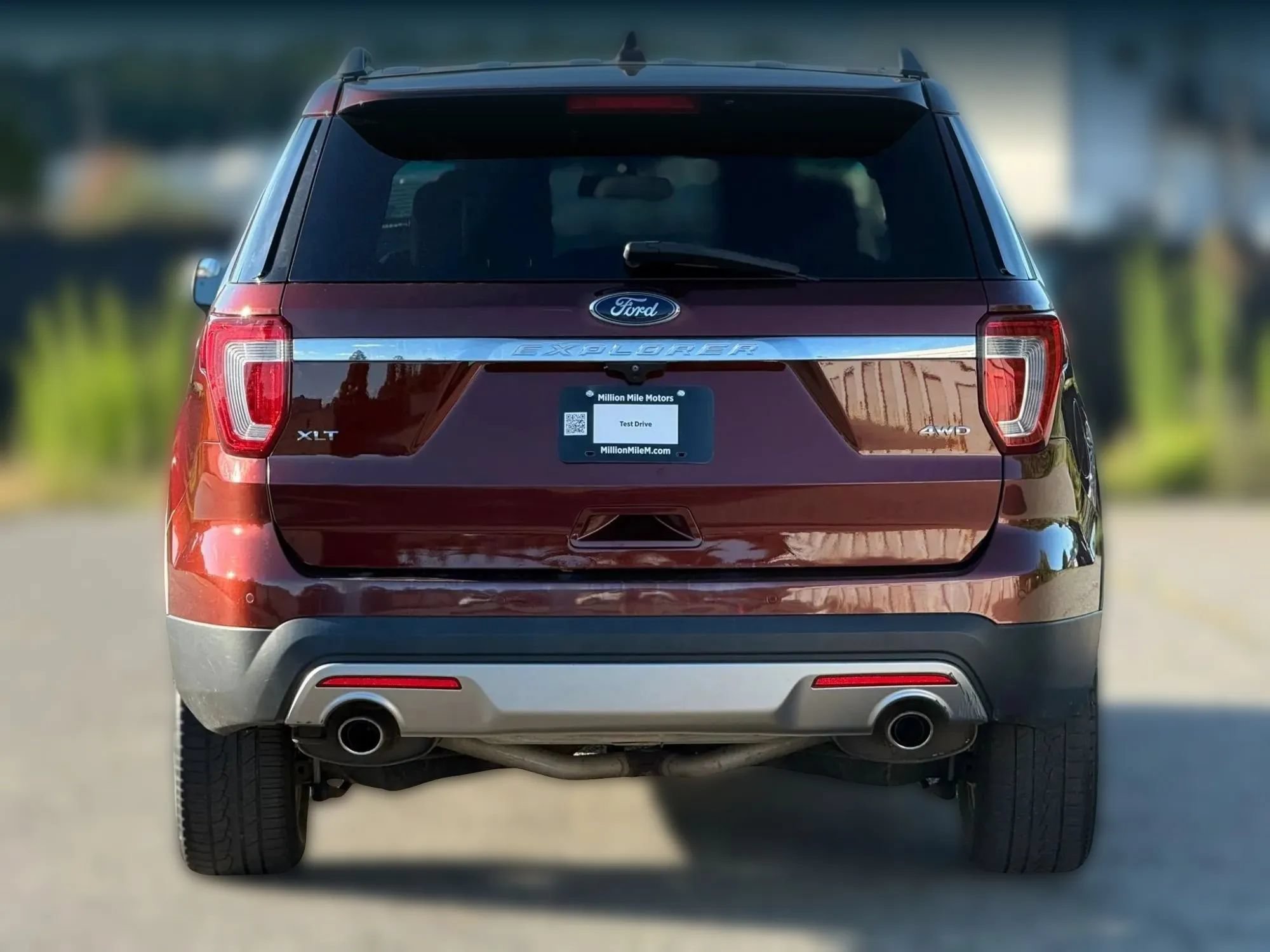 Used 2016 Ford Explorer XLT w/ Equipment Group 201A AWD/4WD image 4