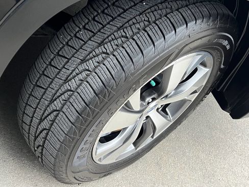 Used 2020 Subaru Ascent Premium image 13