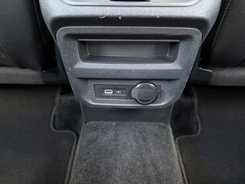 Used 2024 Volkswagen Tiguan SE image 23