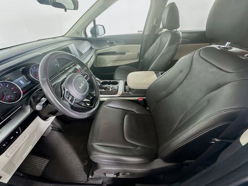 Used 2024 Kia Carnival LX image 13