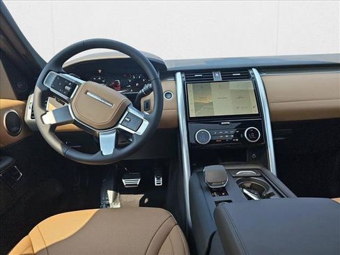 New 2024 Land Rover Discovery Metropolitan Edition AWD/4WD image 4