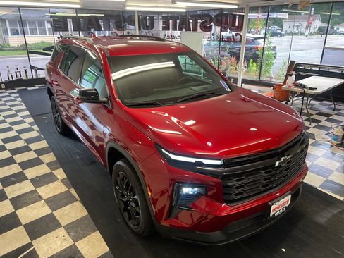 Used 2024 Chevrolet Traverse LT w/ Midnight/Sport Edition AWD/4WD image 17