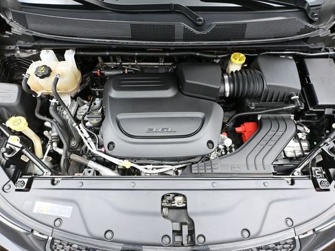 Used 2021 Chrysler Pacifica Touring-L image 50