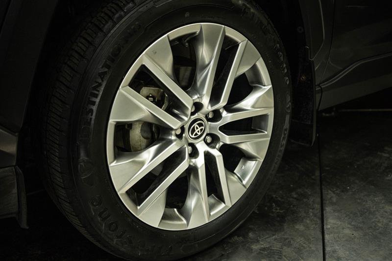 Used 2022 Toyota RAV4 XLE Premium AWD/4WD image 3