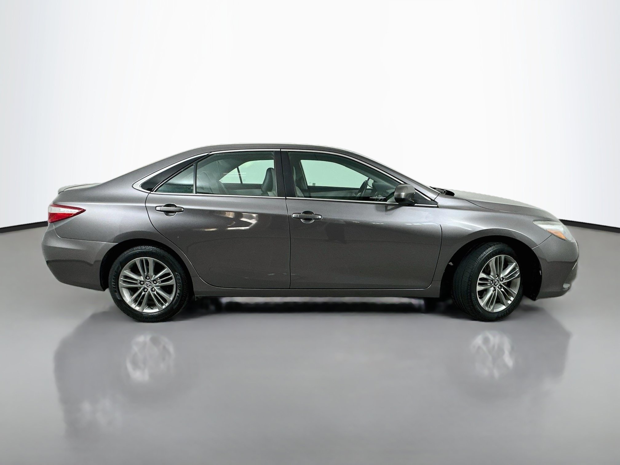 Used 2016 Toyota Camry SE FWD image 8