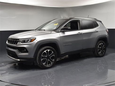 Used 2022 Jeep Compass Limited image 4