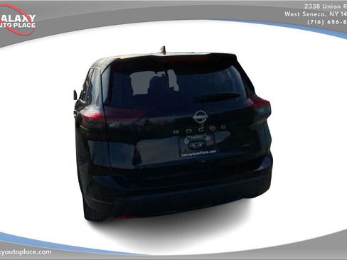 Used 2025 Nissan Rogue SV image 7