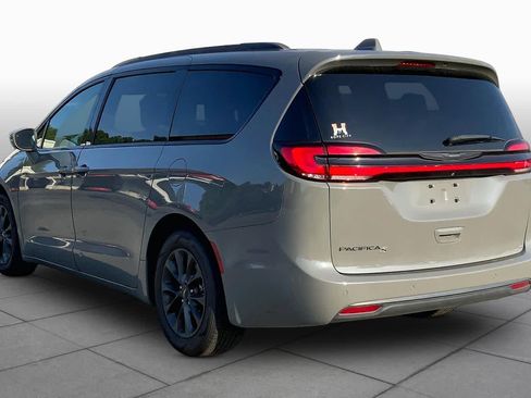 Used 2021 Chrysler Pacifica Touring-L w/ Uconnect Theater Family Group FWD image 11